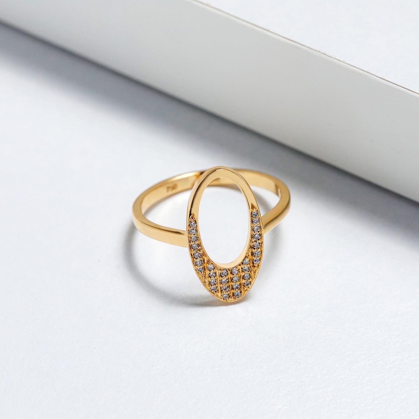 Future Ring Set With Diamonds